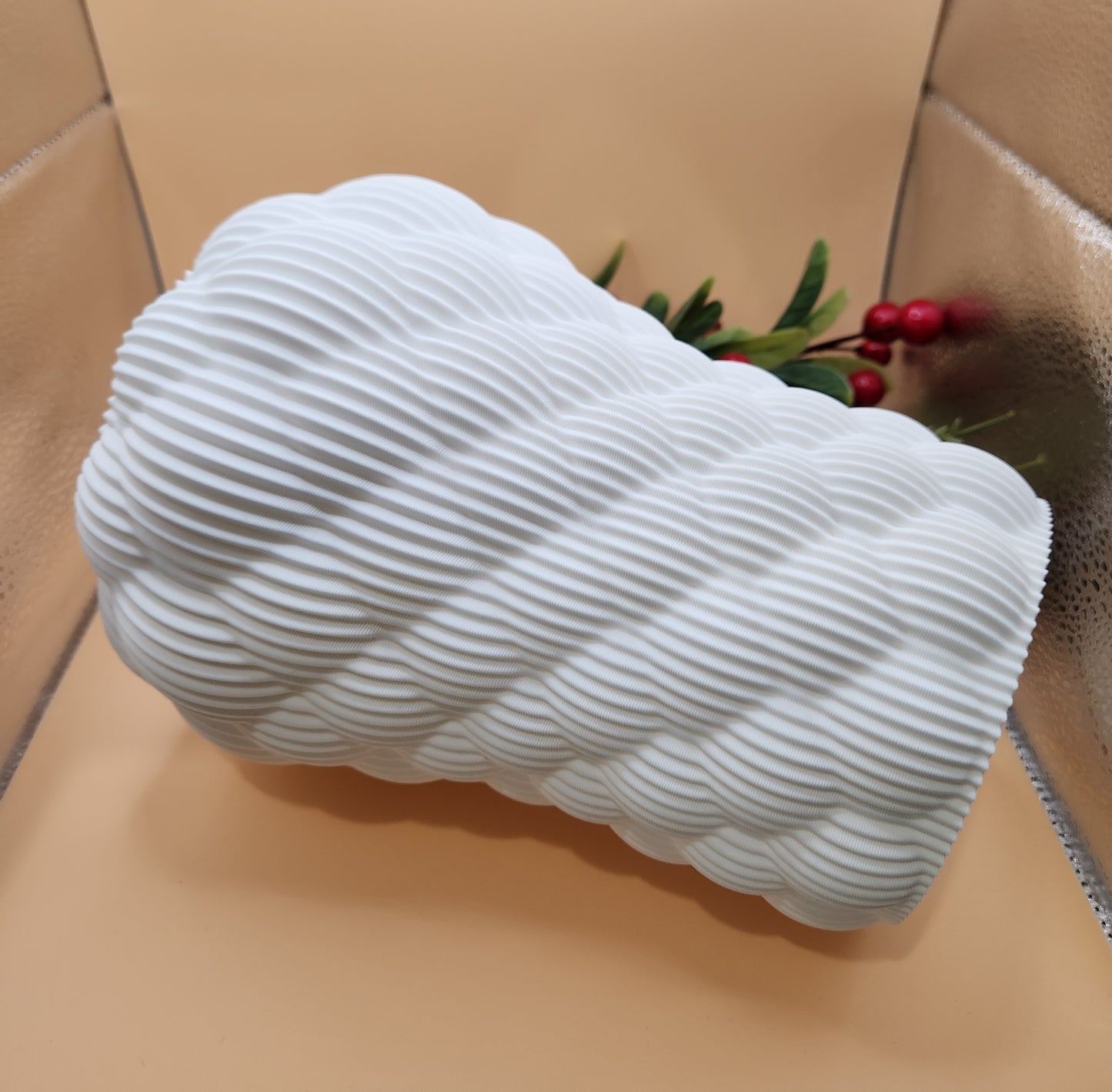 Berry Vase by Lunfardo