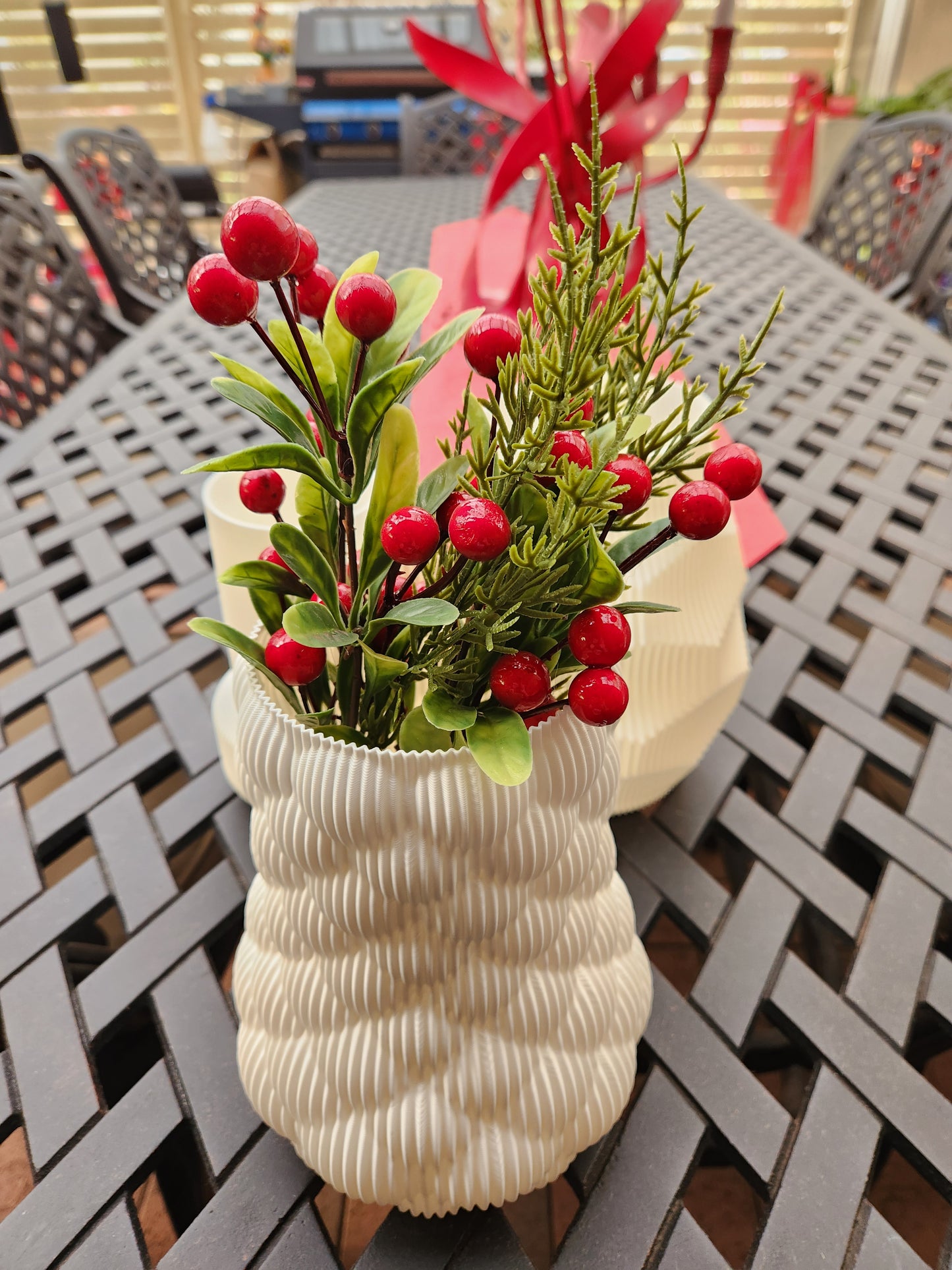 Berry Vase by Lunfardo