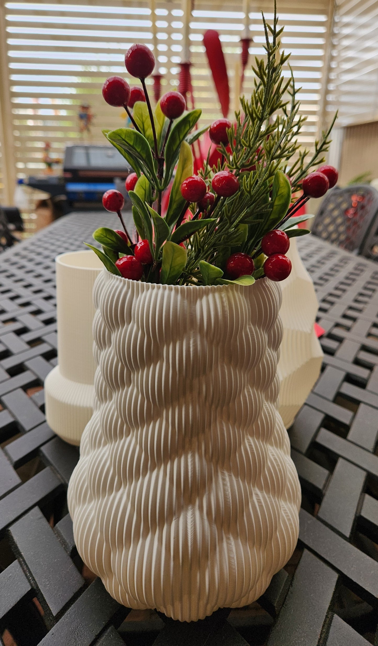 Berry Vase by Lunfardo