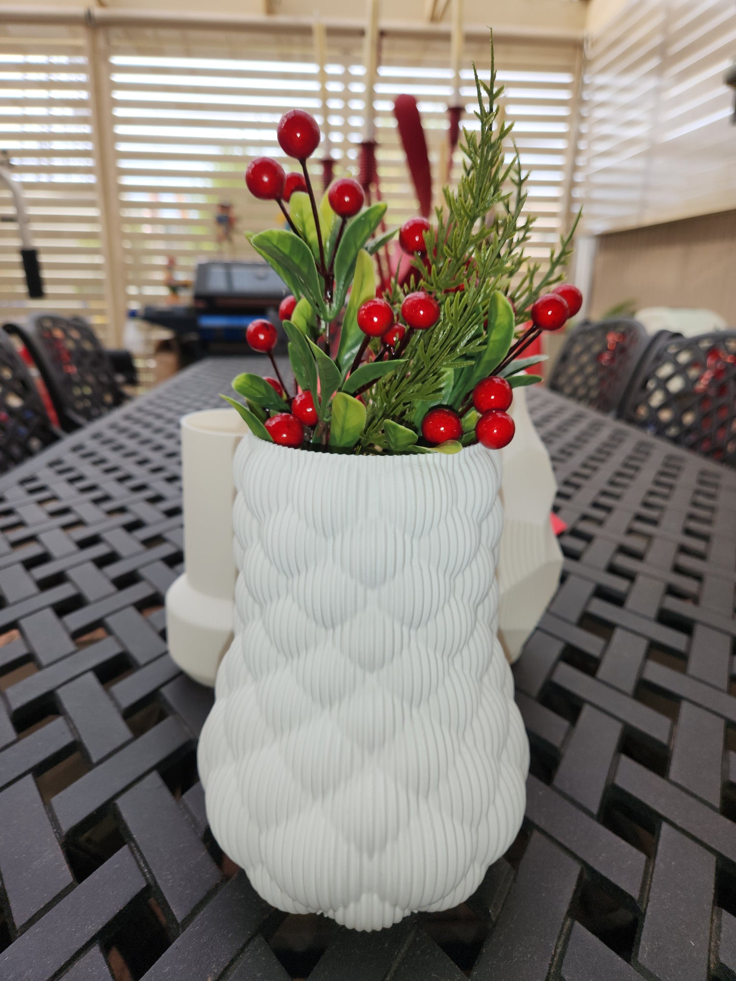 Berry Vase by Lunfardo