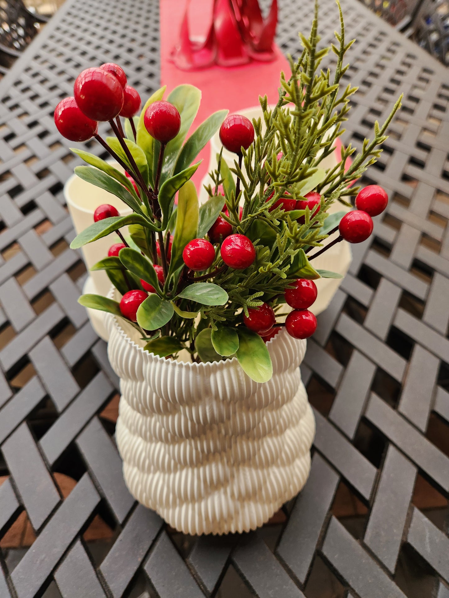Berry Vase by Lunfardo