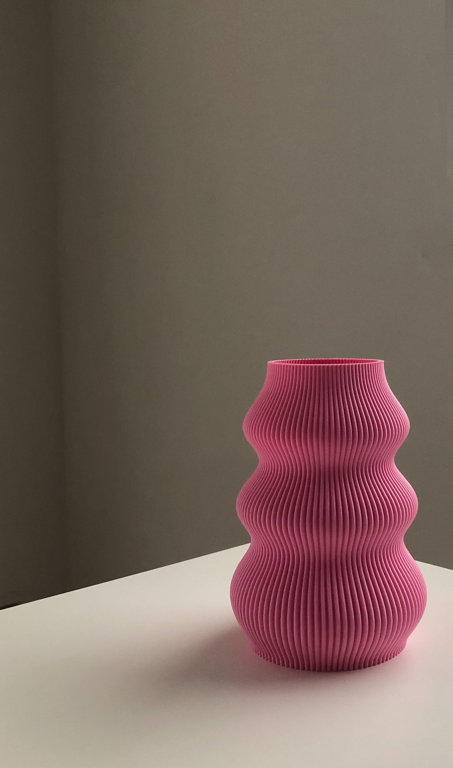 Isla Vase by Lu Cop
