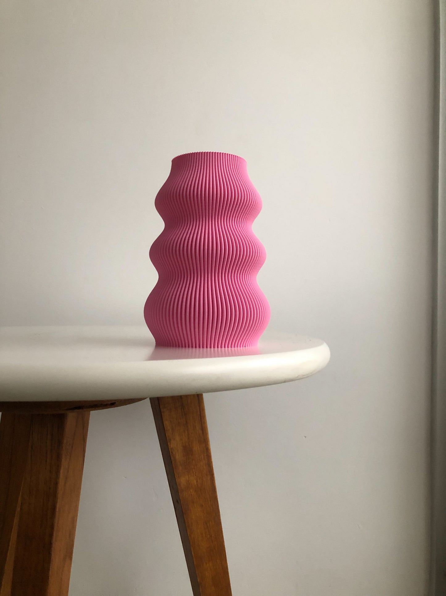 Isla Vase by Lu Cop