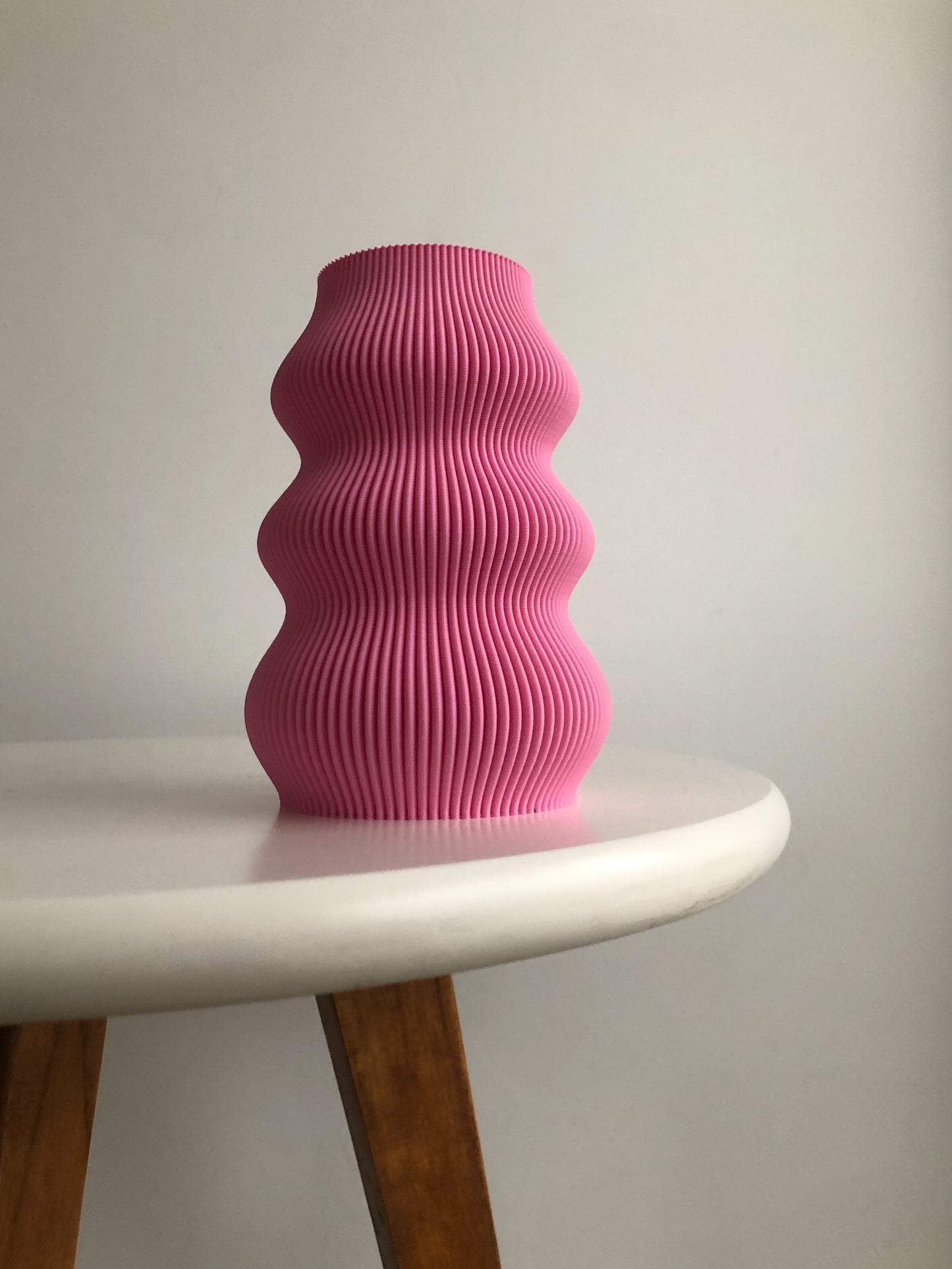 Isla Vase by Lu Cop